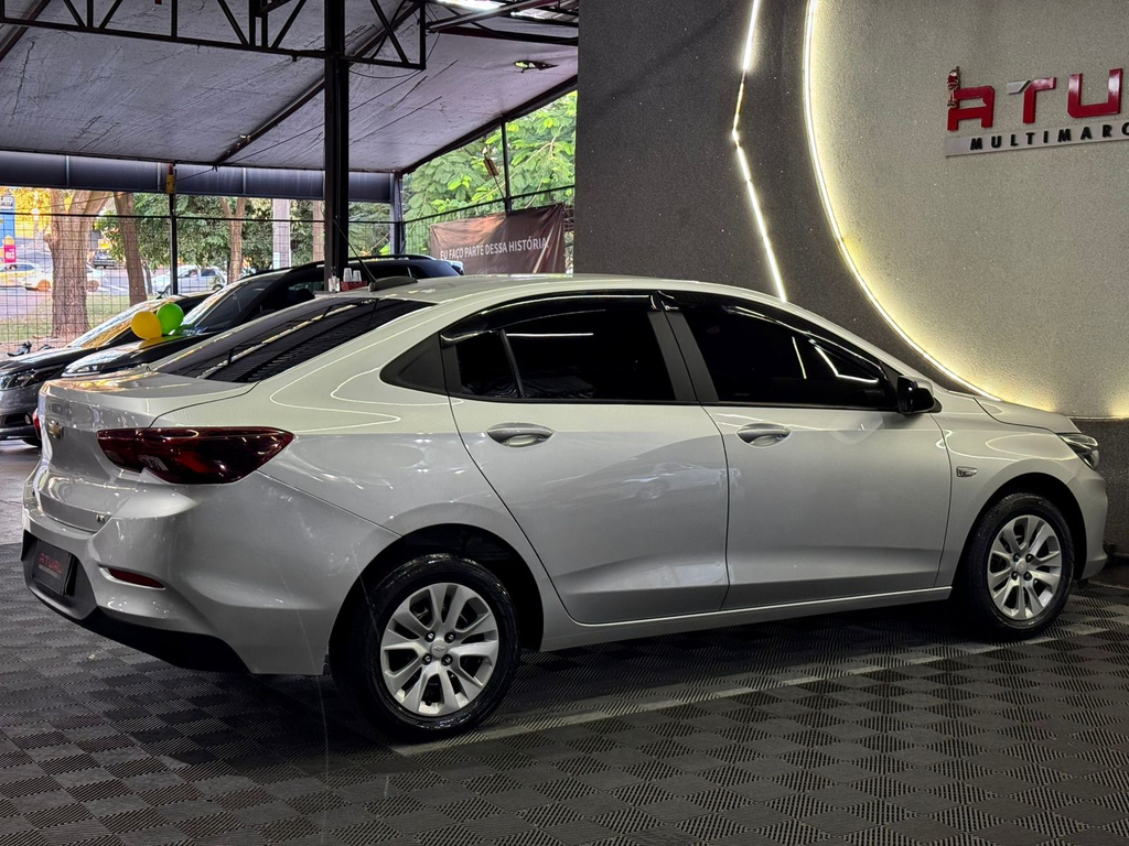 Chevrolet Onix Sedan Prata