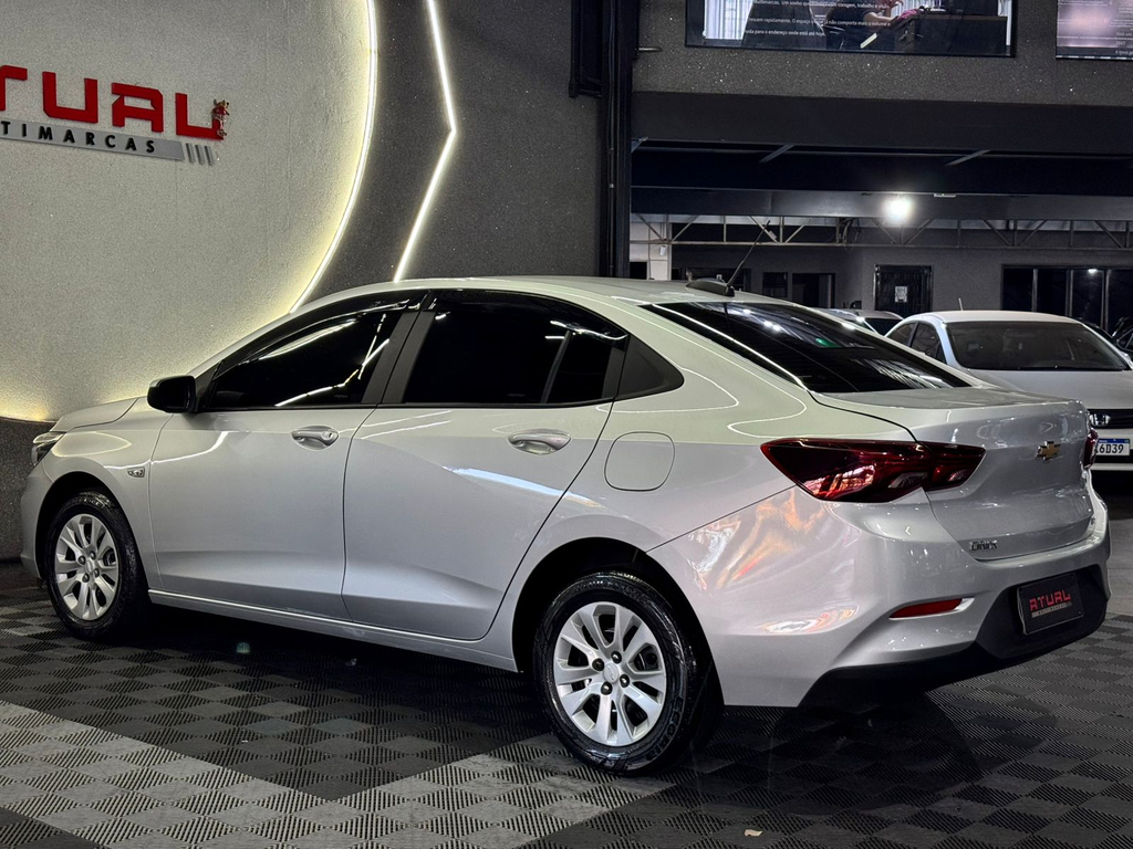 Chevrolet Onix Sedan Prata