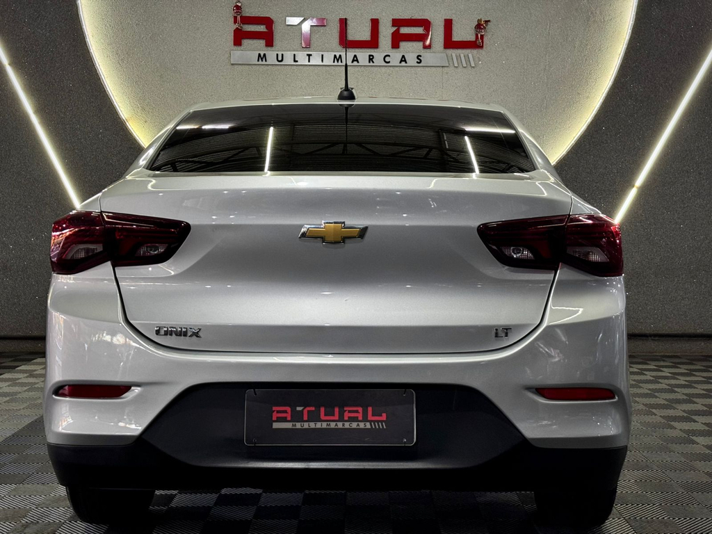 Chevrolet Onix Sedan Prata
