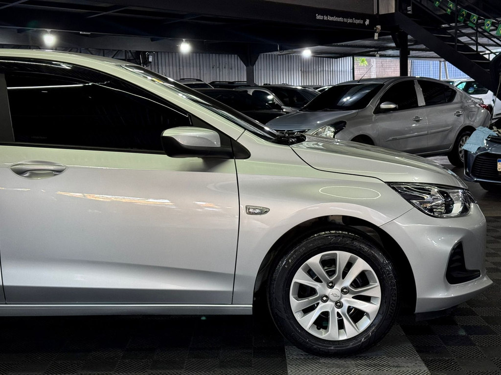 Chevrolet Onix Sedan Prata