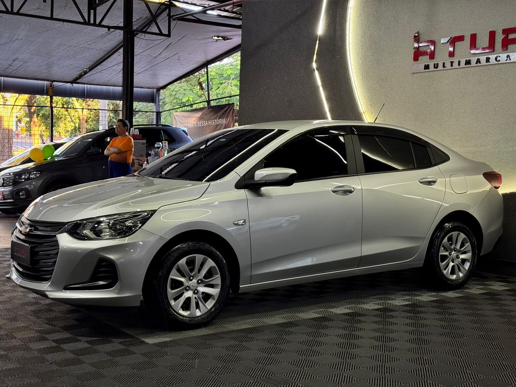 Chevrolet Onix Sedan Prata