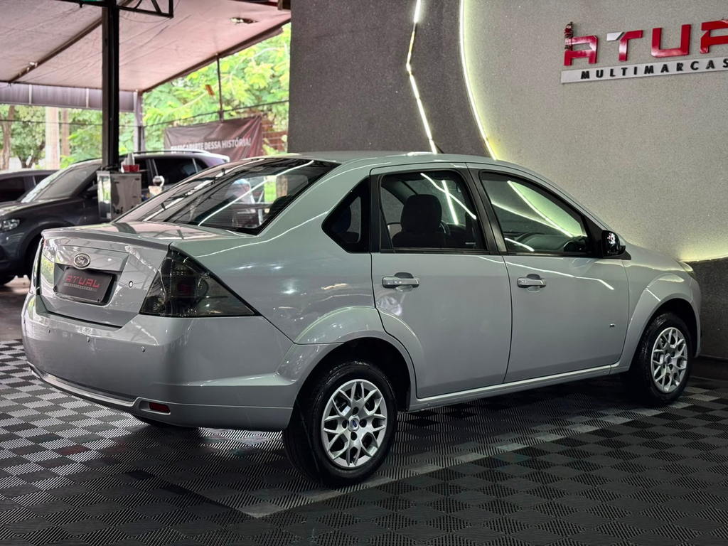 Ford Fiesta Prata