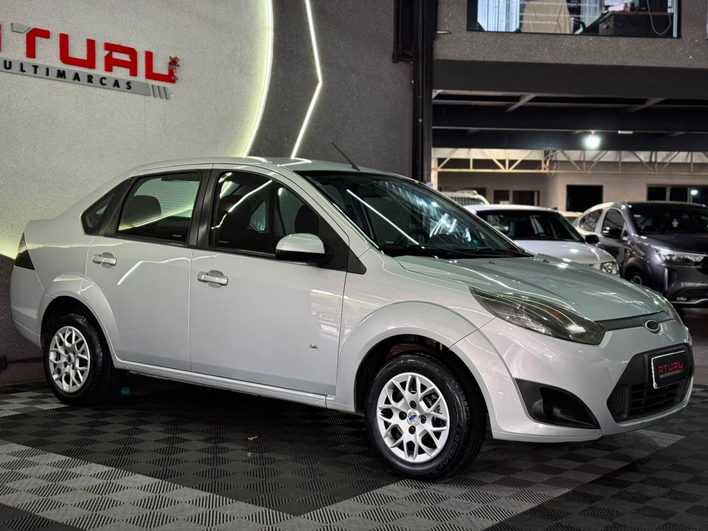 Ford Fiesta Prata