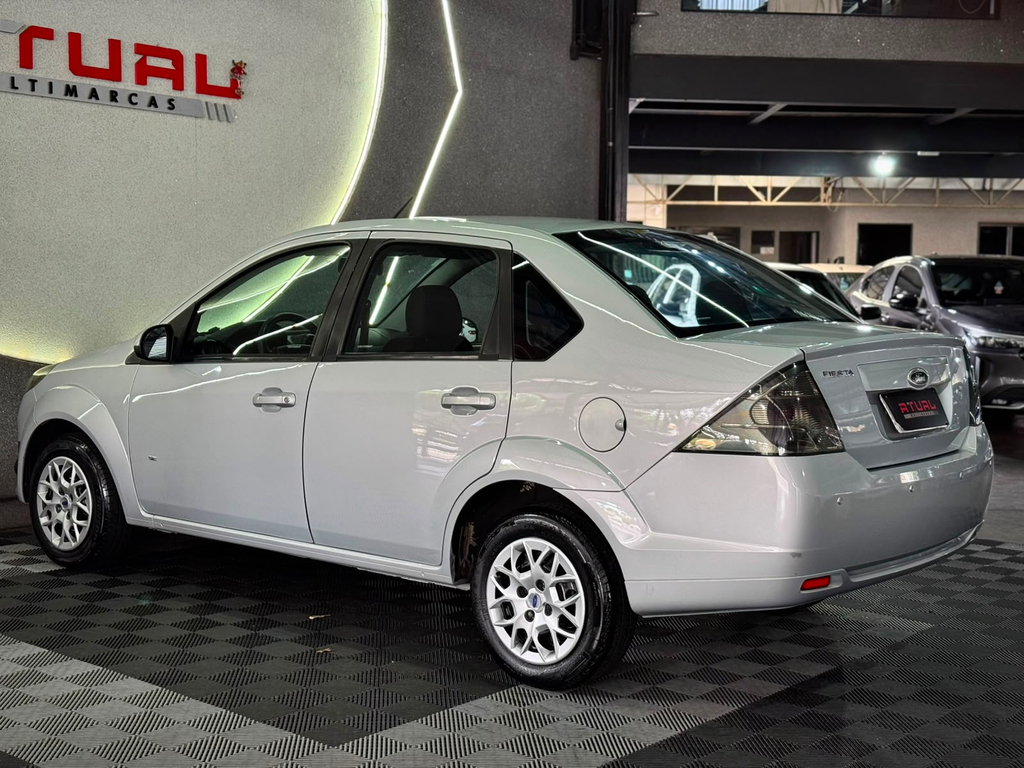 Ford Fiesta Prata