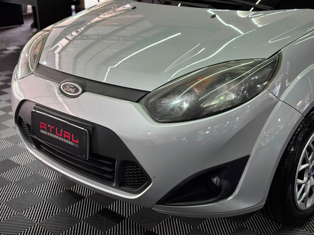Ford Fiesta Prata