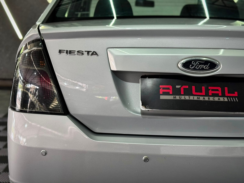 Ford Fiesta Prata