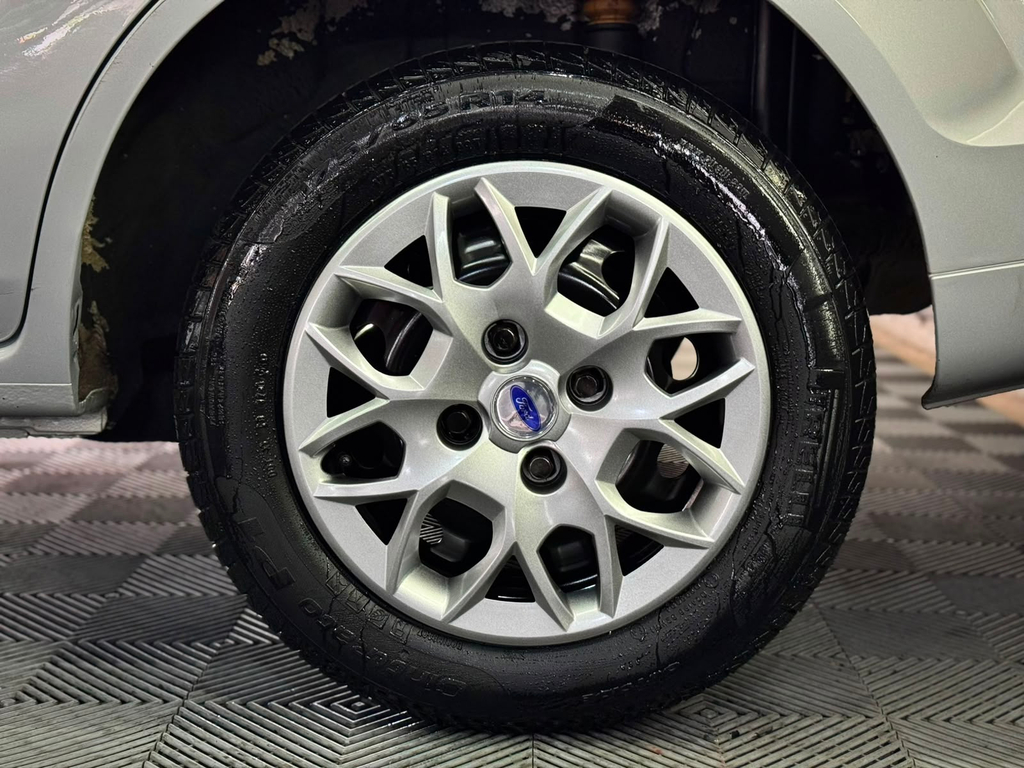 Ford Fiesta Prata