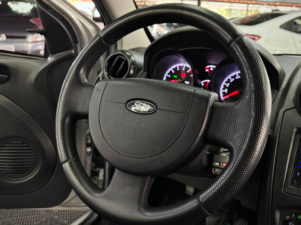Ford Fiesta Prata