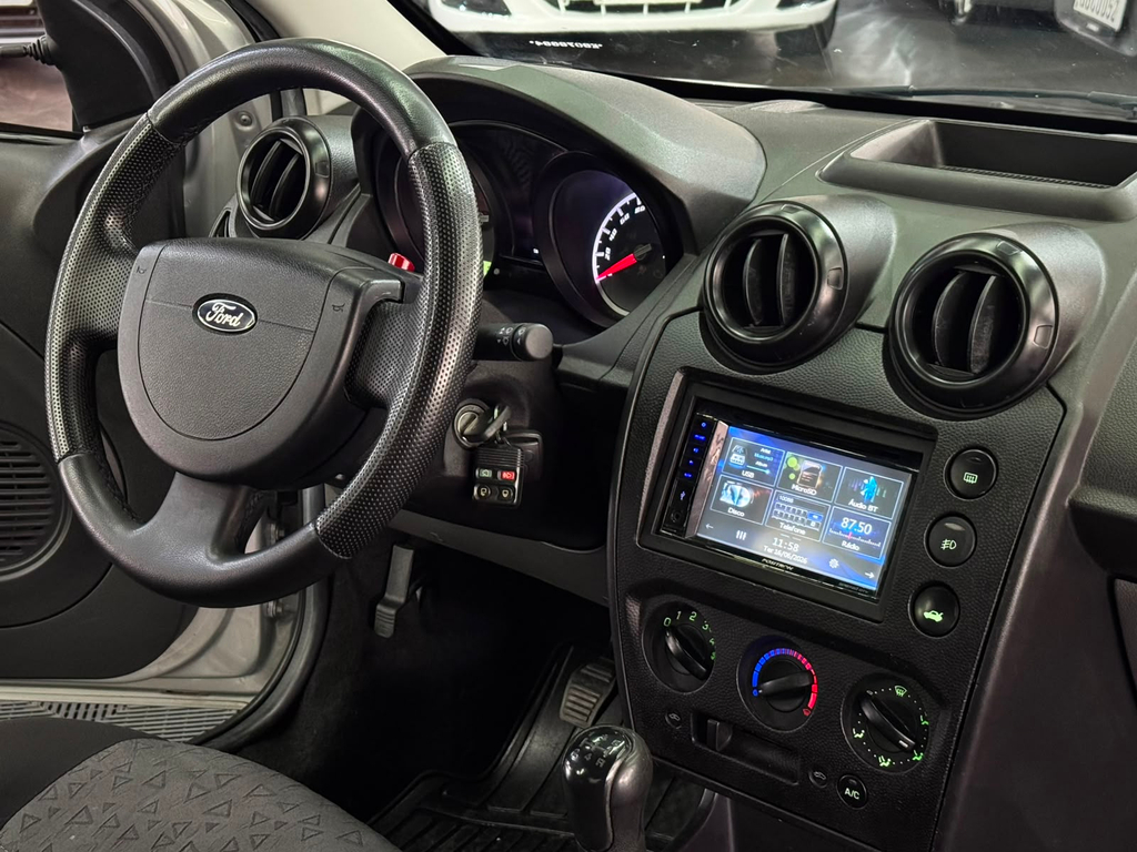 Ford Fiesta Prata