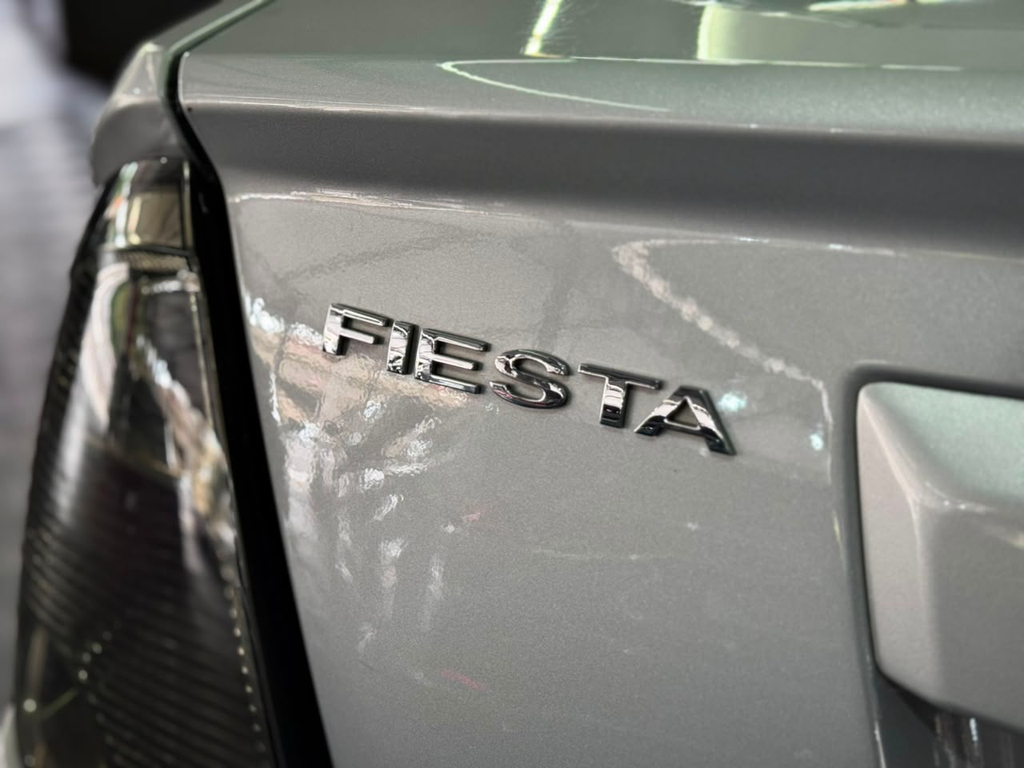 Ford Fiesta Prata