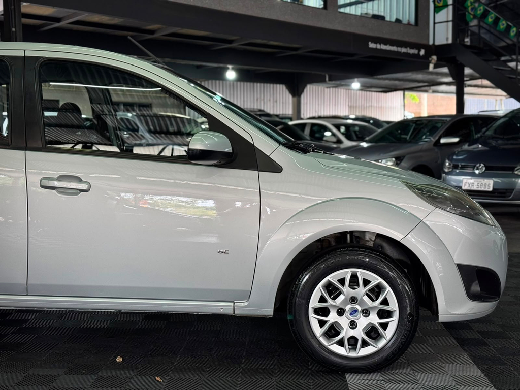 Ford Fiesta Prata
