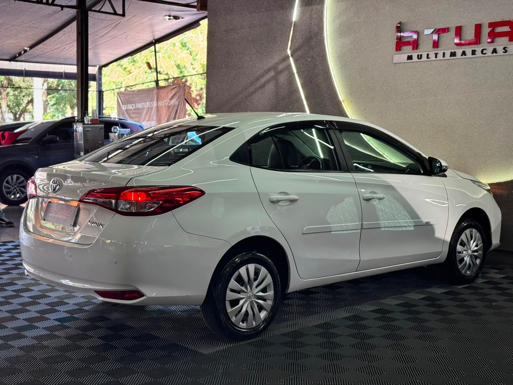 Toyota Yaris Branco