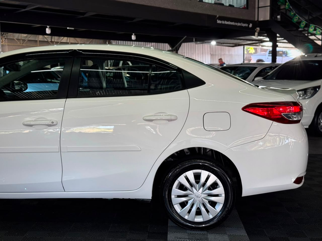 Toyota Yaris Branco