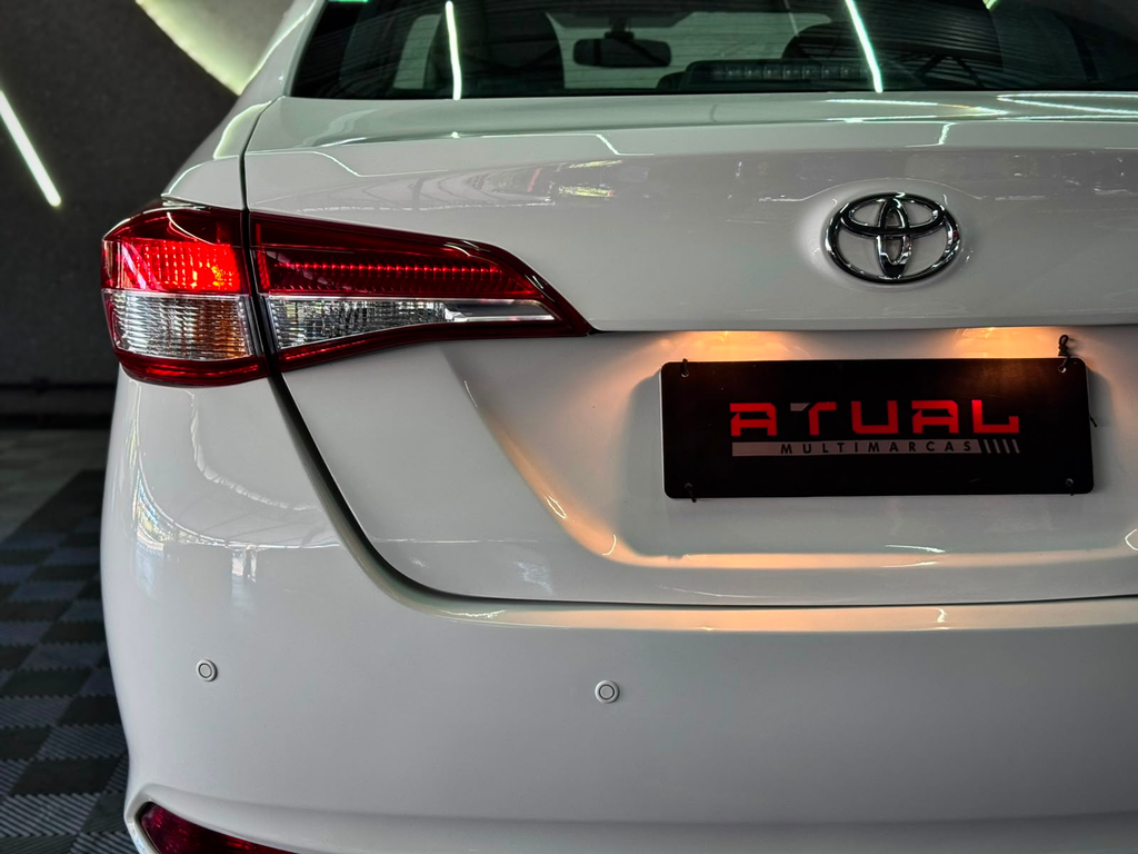 Toyota Yaris Branco
