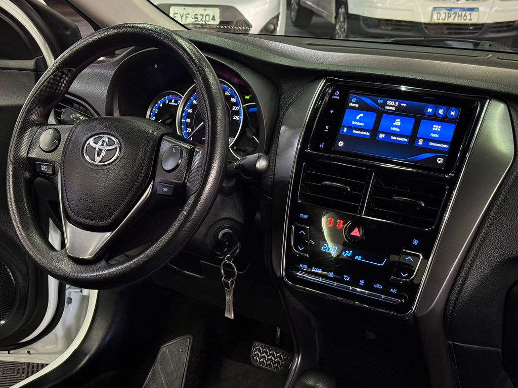 Toyota Yaris Branco