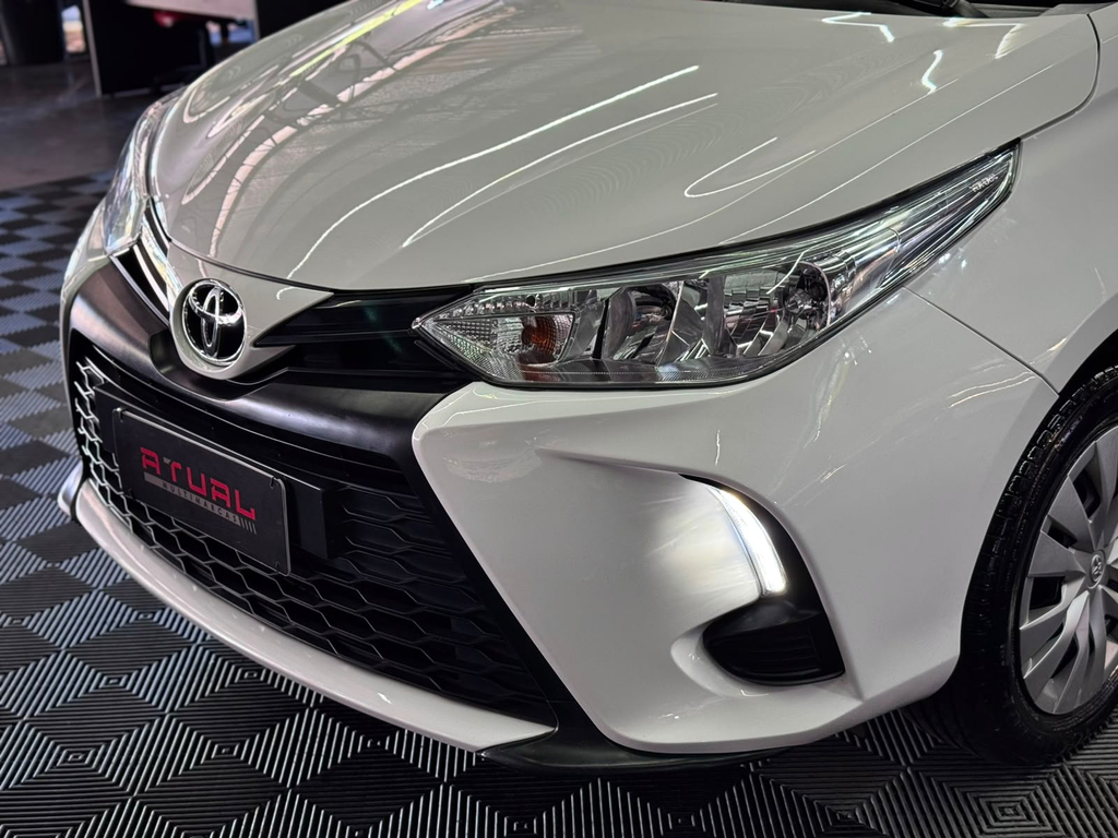 Toyota Yaris Branco