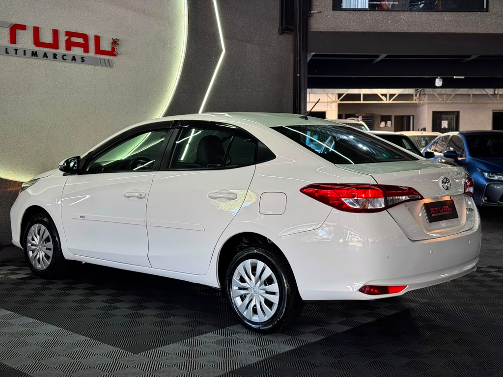 Toyota Yaris Branco