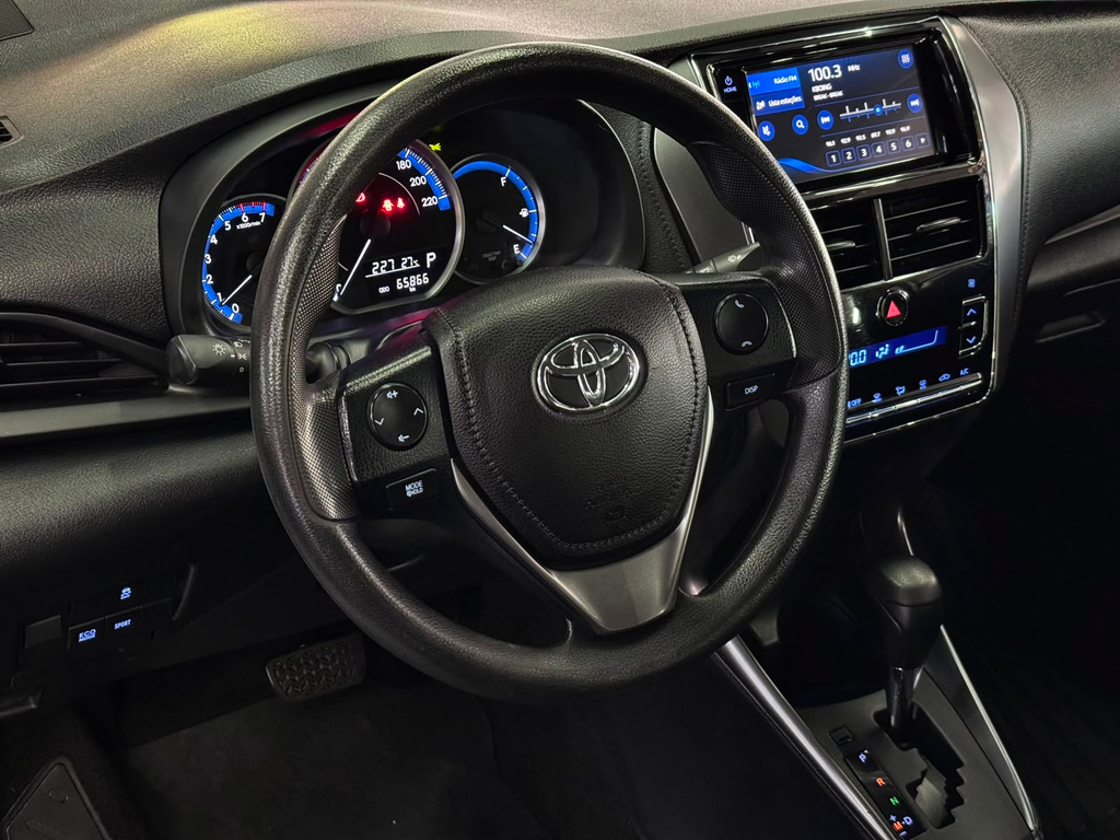 Toyota Yaris Branco