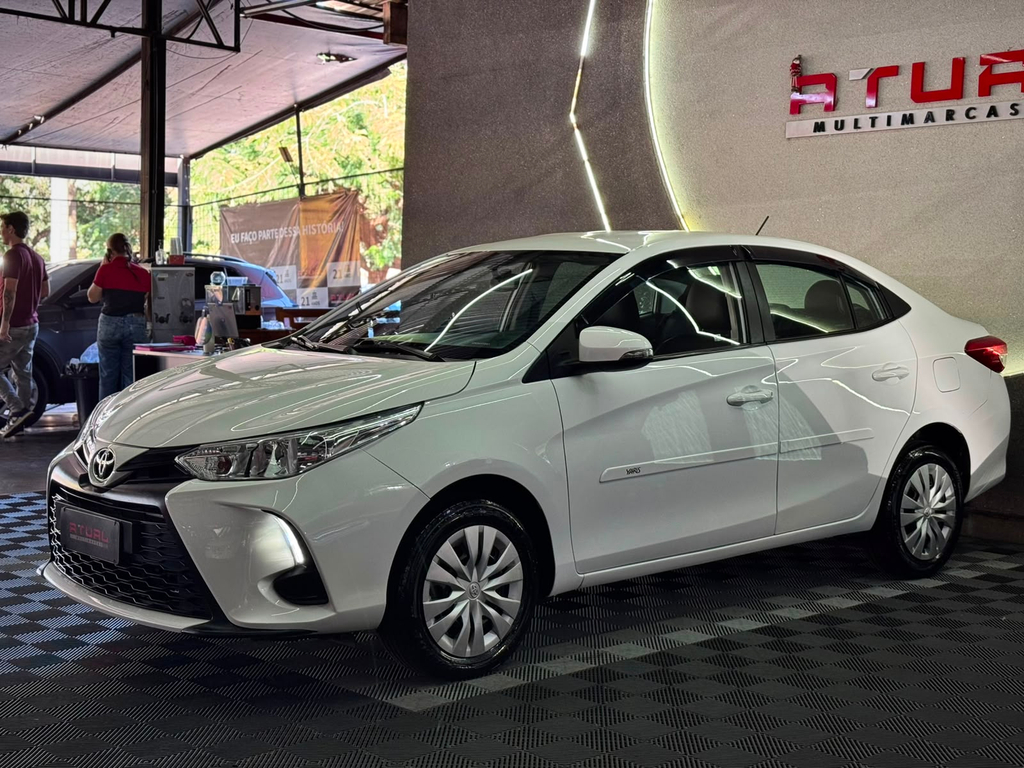 Toyota Yaris Branco