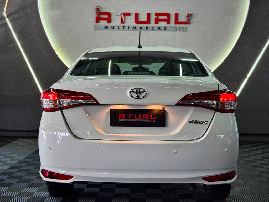 Toyota Yaris Branco