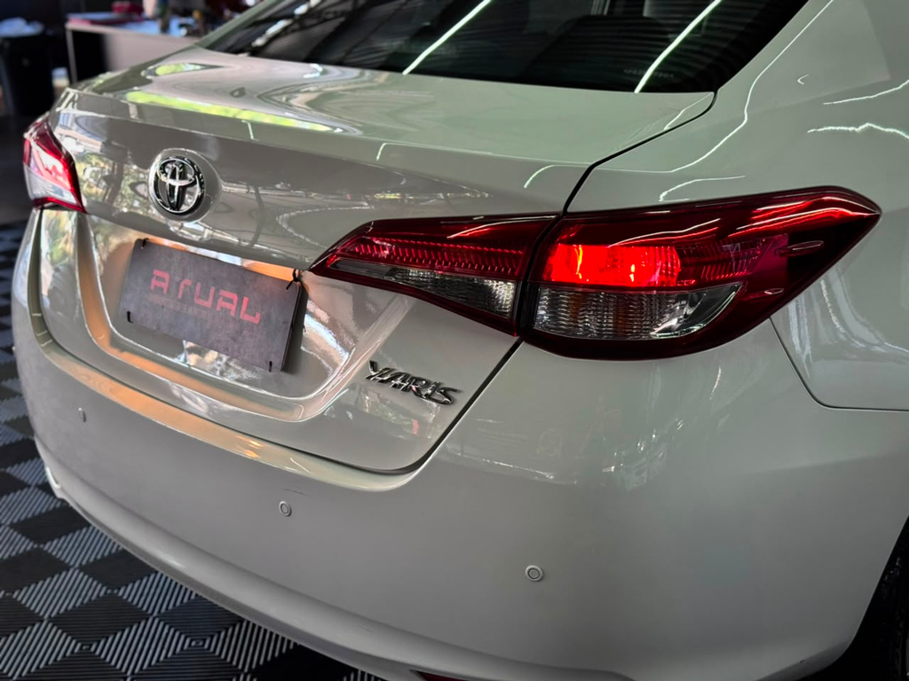 Toyota Yaris Branco