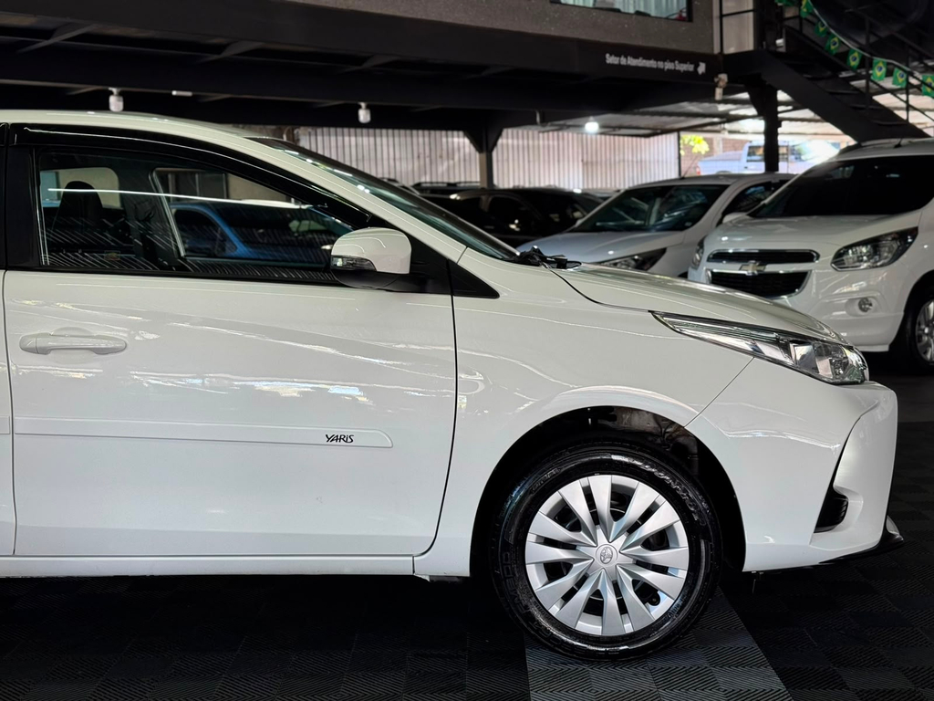 Toyota Yaris Branco