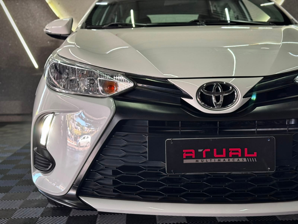 Toyota Yaris Branco