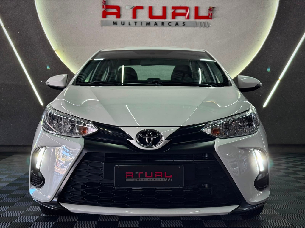 Toyota Yaris Branco