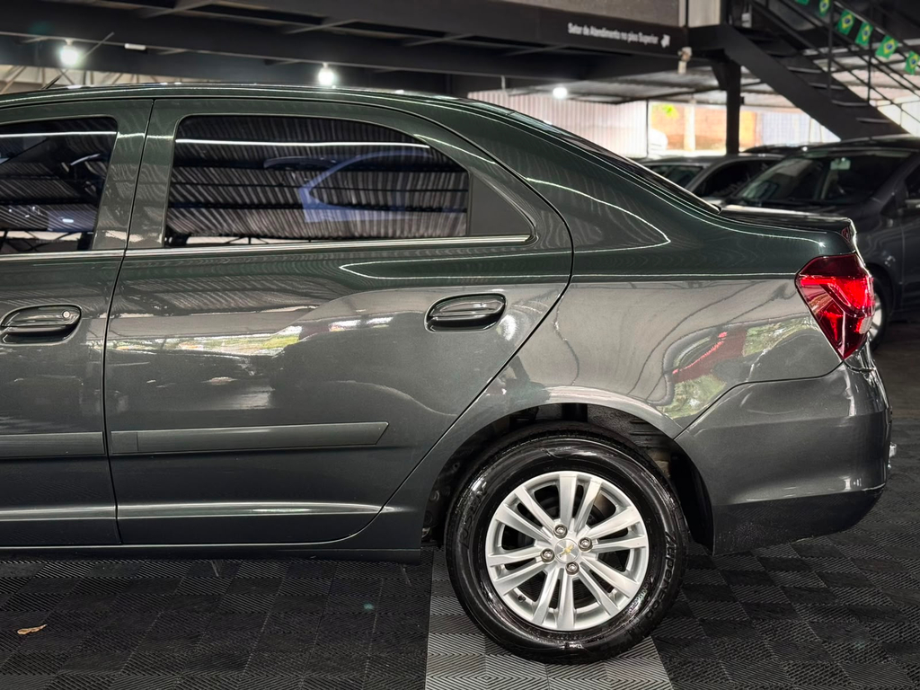 Chevrolet Cobalt Cinza