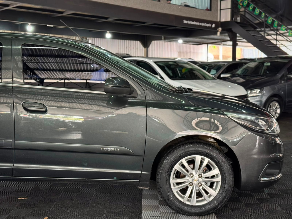 Chevrolet Cobalt Cinza
