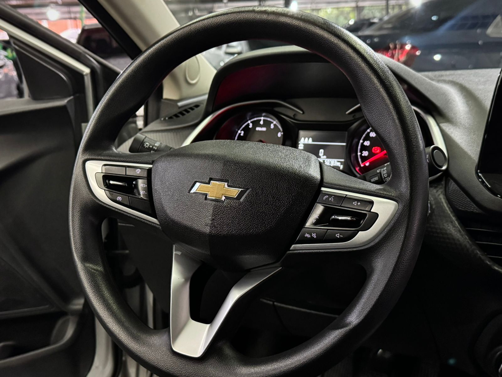 Chevrolet Onix Sedan Prata
