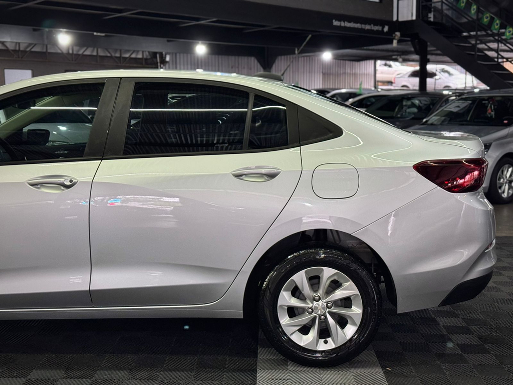 Chevrolet Onix Sedan Prata
