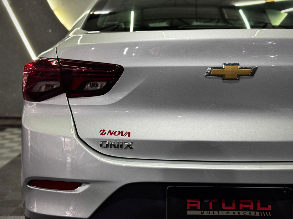 Chevrolet Onix Sedan Prata