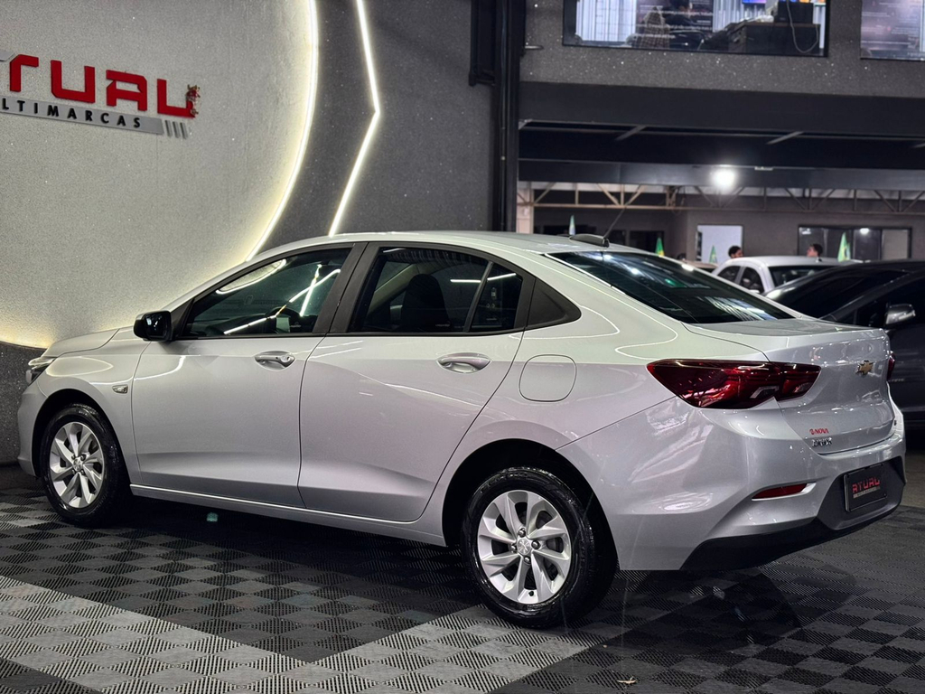 Chevrolet Onix Sedan Prata
