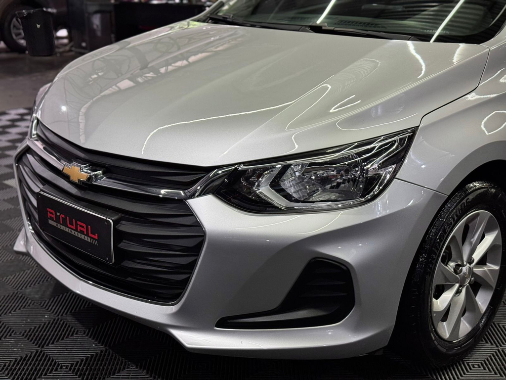 Chevrolet Onix Sedan Prata