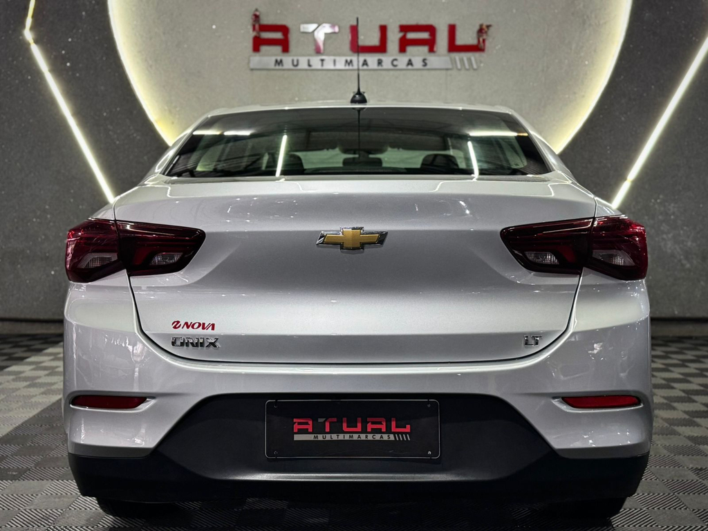 Chevrolet Onix Sedan Prata