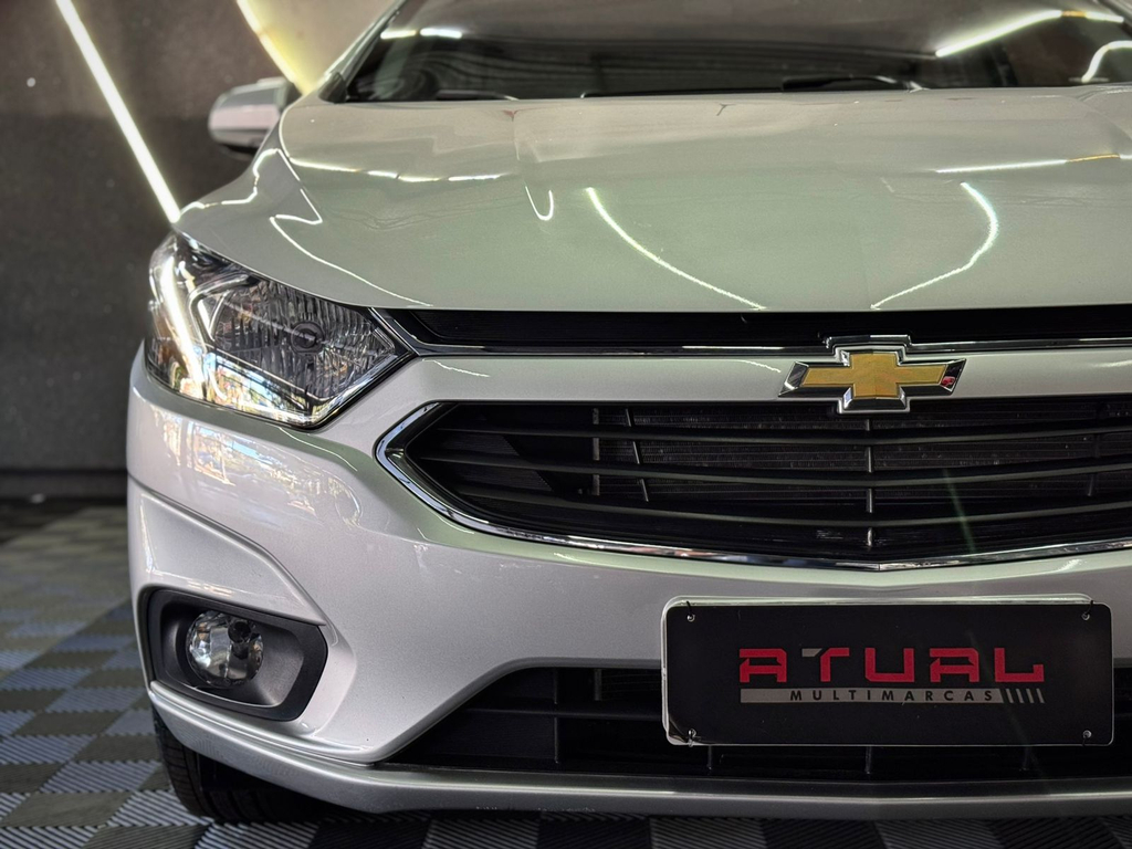Chevrolet Onix Prata