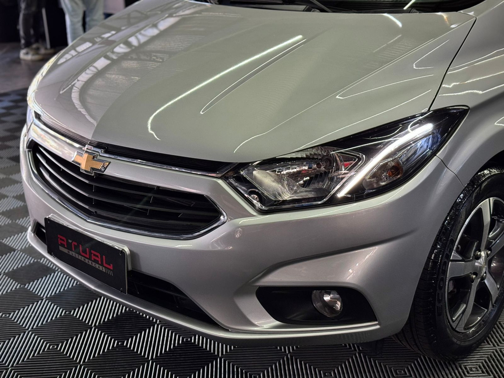 Chevrolet Onix Prata