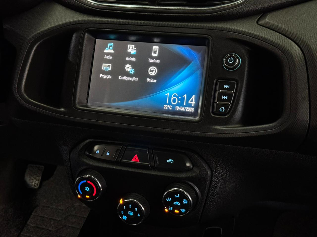Chevrolet Onix Prata