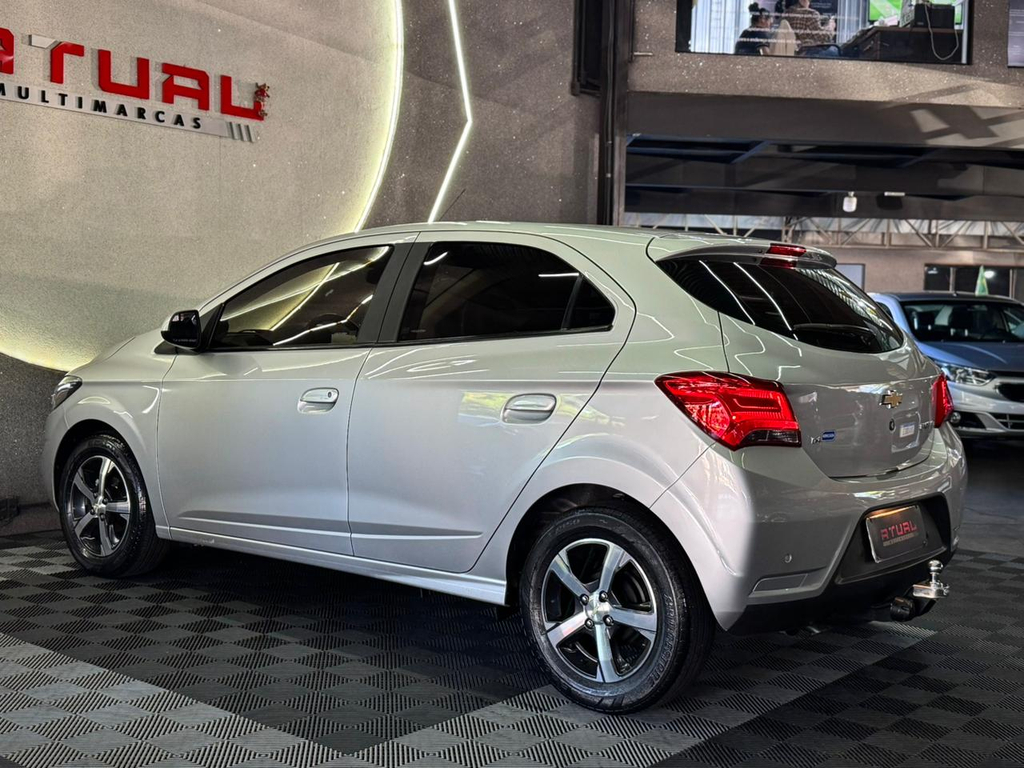 Chevrolet Onix Prata