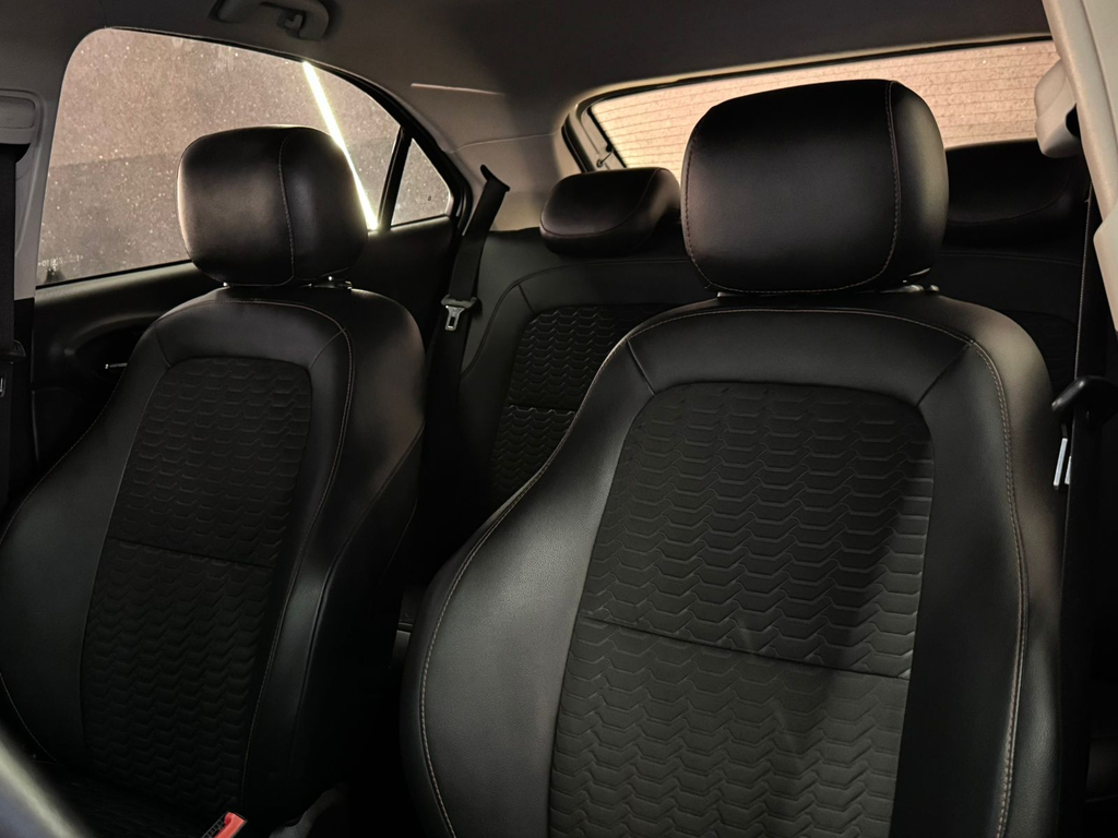 Chevrolet Onix Prata