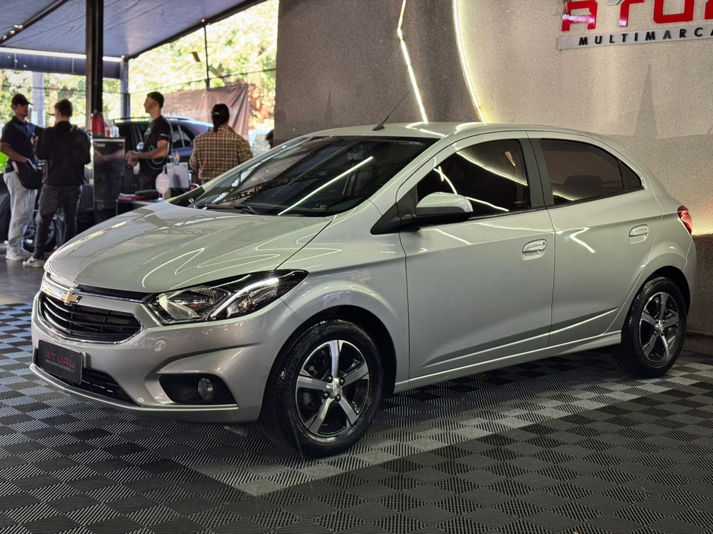 Chevrolet Onix Prata