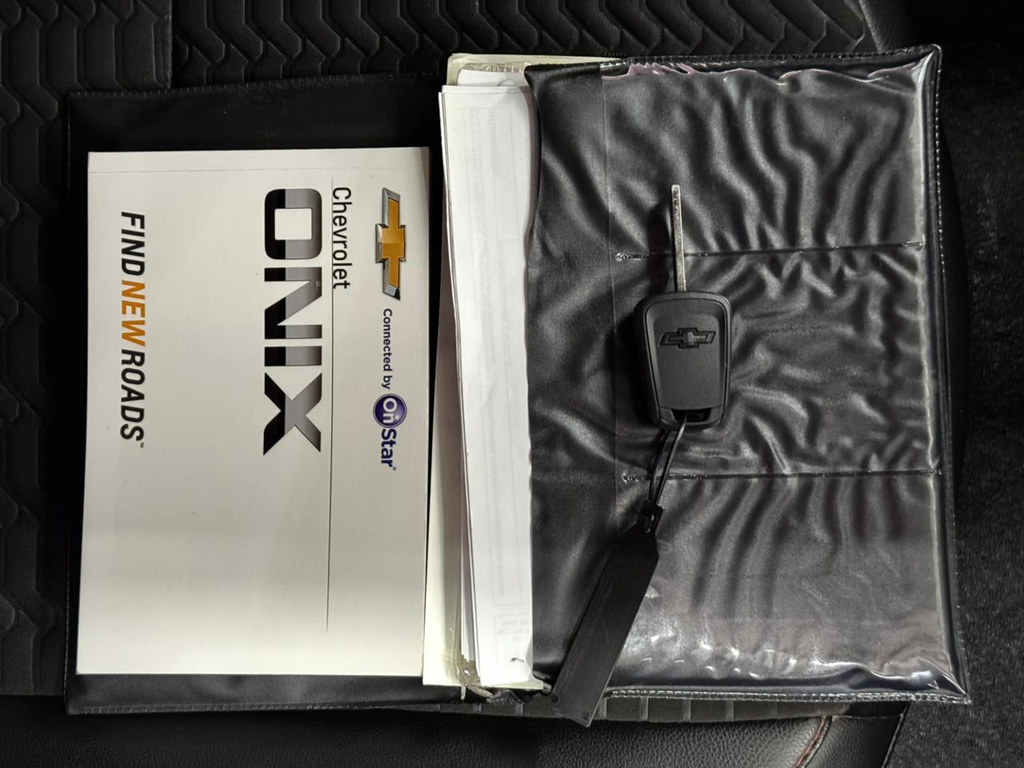 Chevrolet Onix Prata