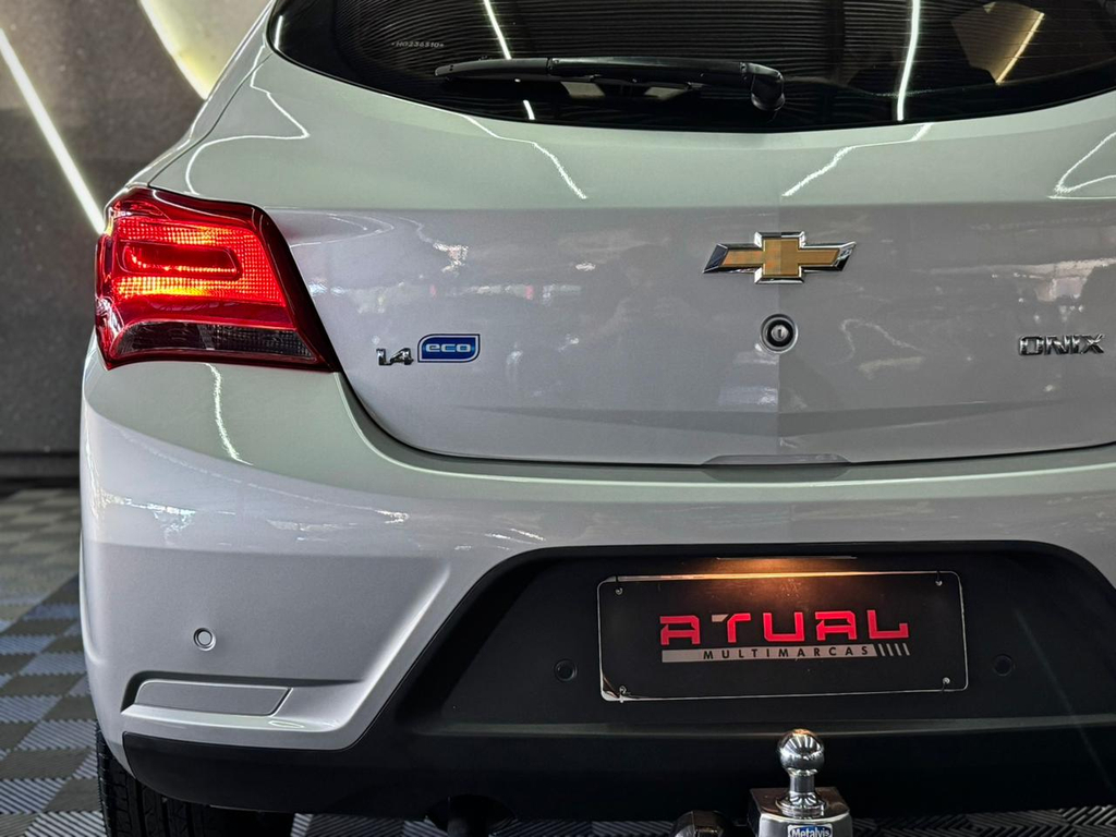 Chevrolet Onix Prata