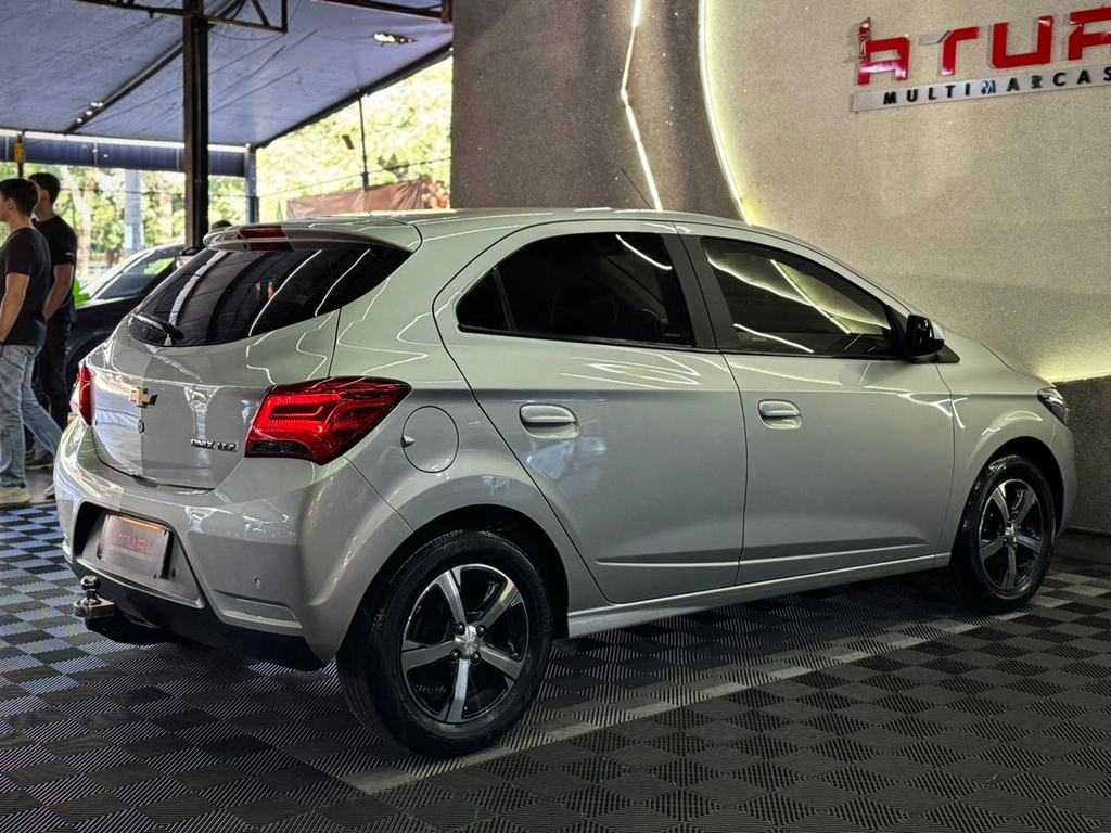 Chevrolet Onix Prata