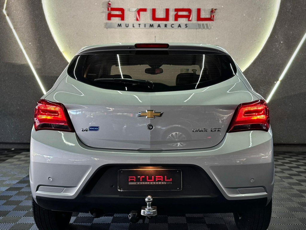 Chevrolet Onix Prata