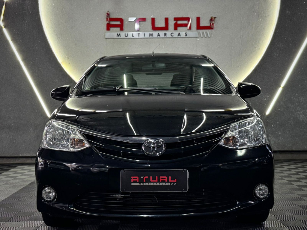 Toyota Etios Hatch Preto