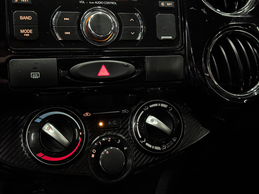 Toyota Etios Hatch Preto