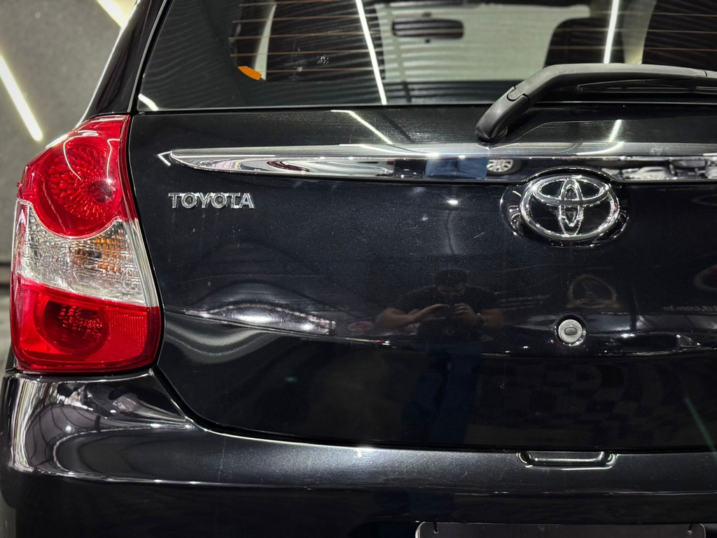 Toyota Etios Hatch Preto