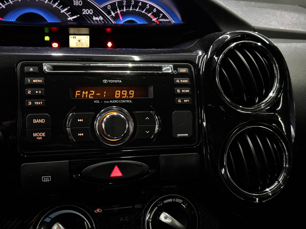 Toyota Etios Hatch Preto